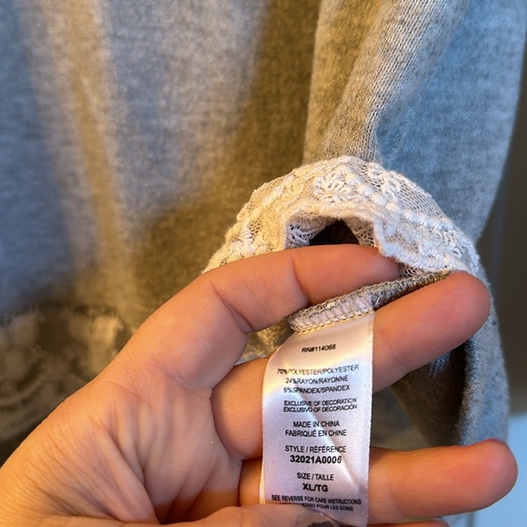 Grey mock turtle neck with lace bottom detail size XL - Picture 4 of 5